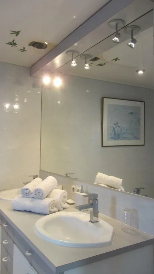 Villa Le Lac - Cottage Au Bord Du Lac D' Annecy - Chambres - Veyrier-du-Lac 0*,